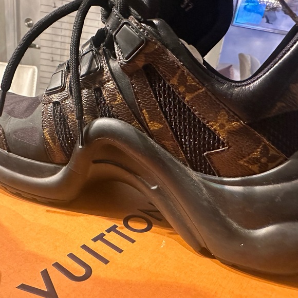 Louis Vuitton trainers - Picture 5 of 9